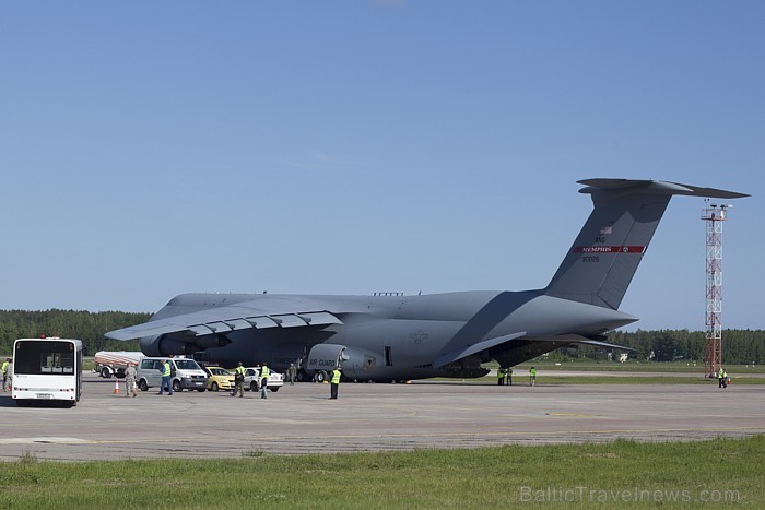 08.06.2012 lidostā «Rīga» nosēdās viena no lielākajām militārajām kravas lidmašīnām - Lockheed C-5A «Galaxy» Foto: www.fotoprojekts.lv 76618