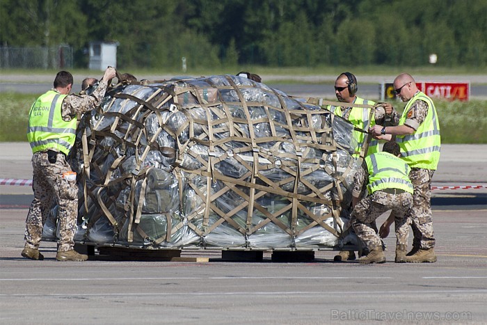 08.06.2012 lidostā «Rīga» nosēdās viena no lielākajām militārajām kravas lidmašīnām - Lockheed C-5A «Galaxy» Foto: www.fotoprojekts.lv 76619