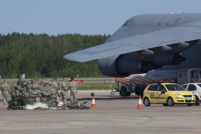 08.06.2012 lidostā «Rīga» nosēdās viena no lielākajām militārajām kravas lidmašīnām - Lockheed C-5A «Galaxy» Foto: www.fotoprojekts.lv 76621