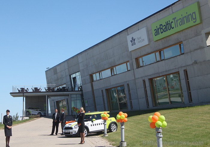 Latvijas nacionālā aviokompānija airBaltic (www.airbaltic.com) sāk sadarbību ar auto nomas uzņēmumu Sixt (www.sixt.lv) 77110