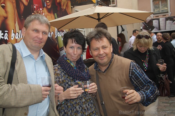 2012. gada 15. un 16. jūnijā viesnīcas Konventa Sēta iekšpagalmā, Rīgā, Kalēju ielā 9/11 - «Vīna festivāls 2012» - www.konventa.lv 77182