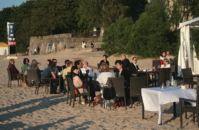 Baltic Beach Hotel kopā ar salaveci atklāj pludmales bāru Elite Majoros 77546