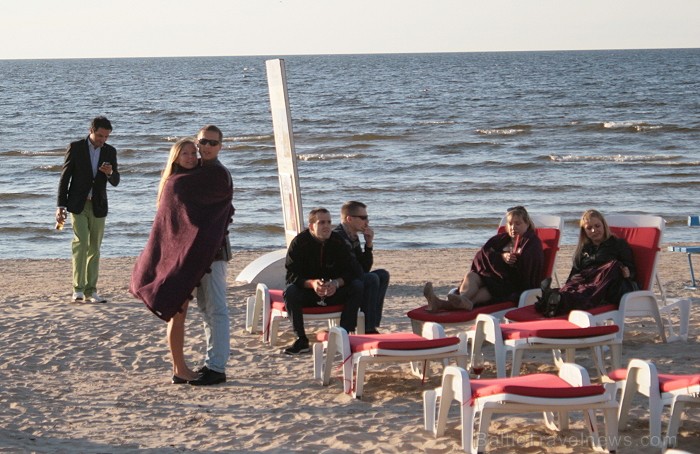 Baltic Beach Hotel kopā ar salaveci atklāj pludmales bāru Elite Majoros 77575