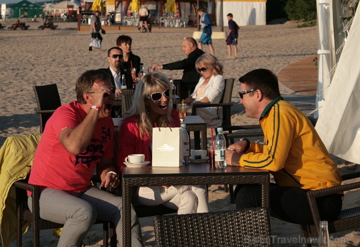 Baltic Beach Hotel kopā ar salaveci atklāj pludmales bāru Elite Majoros 77579