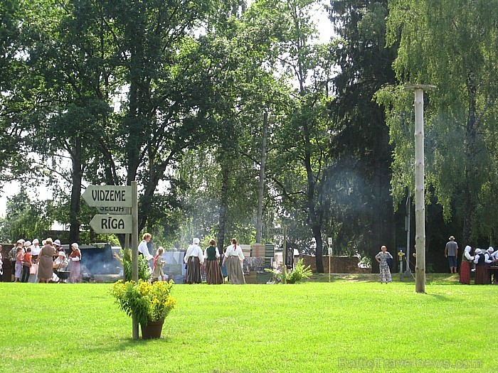 Starptautiskais folkloras festivāls «Baltica 2012» Ikšķilē - www.folklorasbiedriba.lv/pasakumi/festivals-baltica/ 78396