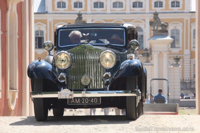 Rundālē ierodas britu autoklubs ar pirmskara «Rolls Royce» automašīnām Foto: Juris Ķilkuts www.fotoatelje.lv 78836