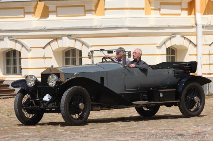 Rundālē ierodas britu autoklubs ar pirmskara «Rolls Royce» automašīnām Foto: Juris Ķilkuts www.fotoatelje.lv 78839