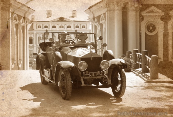 Rundālē ierodas britu autoklubs ar pirmskara «Rolls Royce» automašīnām Foto: Juris Ķilkuts www.fotoatelje.lv 78853