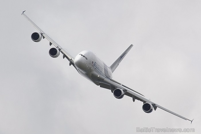 airBaltic aicināja Travelnews.lv uz Farnborough International Airshow Hempšīrā (Lielbritānijā), 10.07.2012 Foto: Ingus Evertovskis, www.fotoprojekts.l 79130