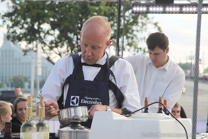 Šogad Dinner in the Sky® saviem apmeklētājiem vēlas piedāvāt izsmalcinātas maltītes kopā ar pasaulē zināmiem un godalgotiem šefpavāriem 79226