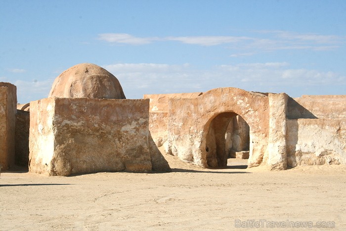 Travelnews.lv sameklē filmas Zvaigžņu kari pilsētas dekorācijas Sahāras tuksnesī (Tunisija) 79246