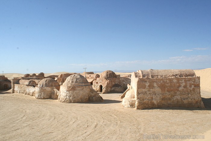 Travelnews.lv sameklē filmas Zvaigžņu kari pilsētas dekorācijas Sahāras tuksnesī (Tunisija) 79250