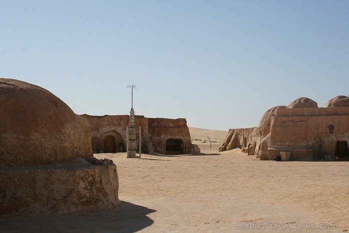 Travelnews.lv sameklē filmas Zvaigžņu kari pilsētas dekorācijas Sahāras tuksnesī (Tunisija) 79254