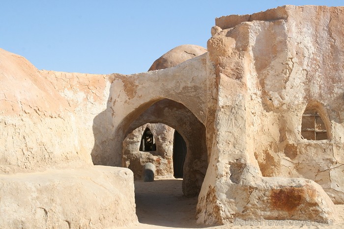 Travelnews.lv sameklē filmas Zvaigžņu kari pilsētas dekorācijas Sahāras tuksnesī (Tunisija) 79268