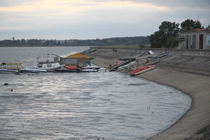 Ikšķiles Daugavas dambis ir atsedzies. Foto sponsors: www.meidrops.lv 80789