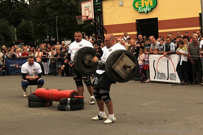 Ogrē 27.08.2012 norisinājās Starptautiskais spēkavīru turnīrs komandām. Foto: www.parstipru.lv 81188