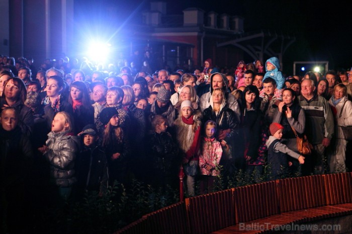 Siguldā atklāts unikāls Laimas pulkstenis un jauns tūrisma informācijas centrs Dzelzceļa stacijā. Foto: Juris Ķilkuts www.fotostudijas.lv 81389