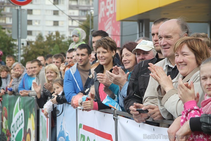 Latvijas spēkavīru sacensības 8.09.2012 pie lielveikala ZOOM. Foto sponsors: www.parstipru.lv 81735