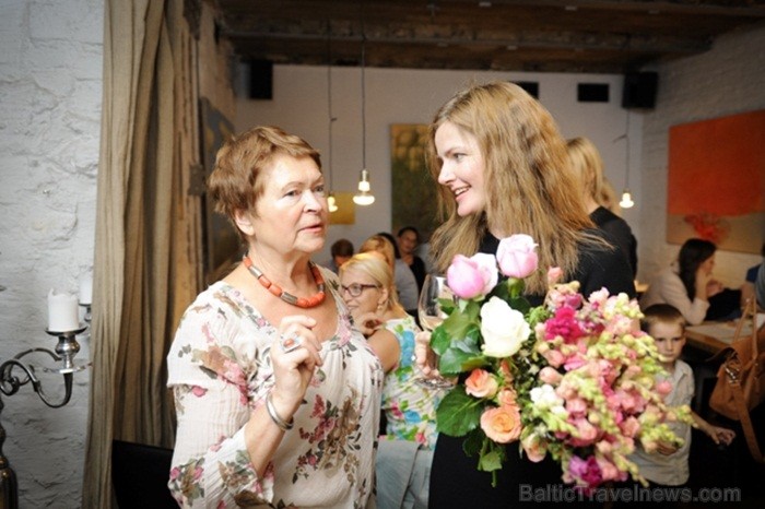 Vīna Studijā tika atklāta gleznotāju Gitas Šmites un Laimas Bikšes izstāde Gleznas. Tajā apskatāmi 12 darbi, kas tapuši šīs vasaras laikā. Foto:www.vi 81914