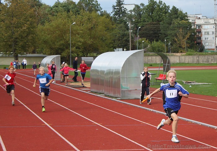 Ogres SC vieglatlētikas sacensībās «Iesildāmies rudenim» 14.09.2012 skolēni cīnās par medaļām. Foto sponsors: www.LatvijasCentrs.lv 82101