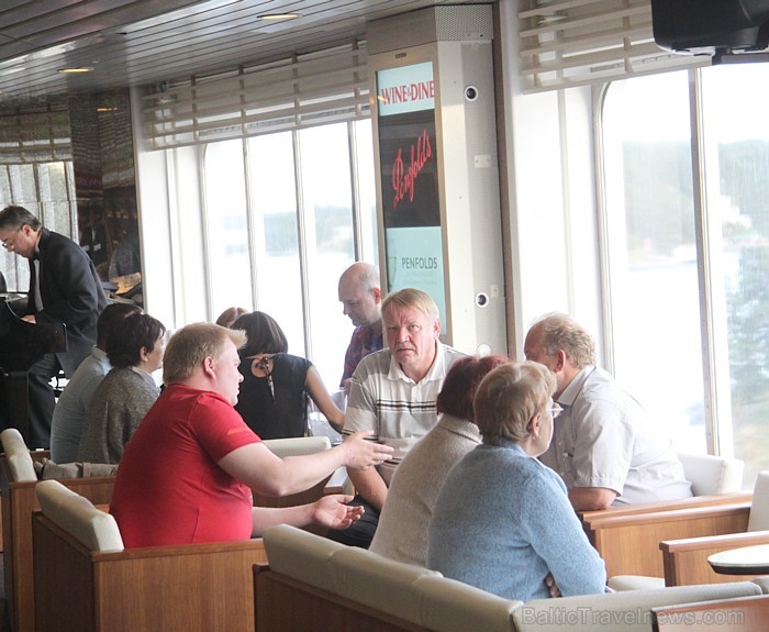Daudzi cilvēki ceļo kopā ar ģimenēm, darba kolēģiem un draugiem. Uz kuģa varēja manīt diezgan lielu skaitu tūristu no Sanktpēterburgas 82260