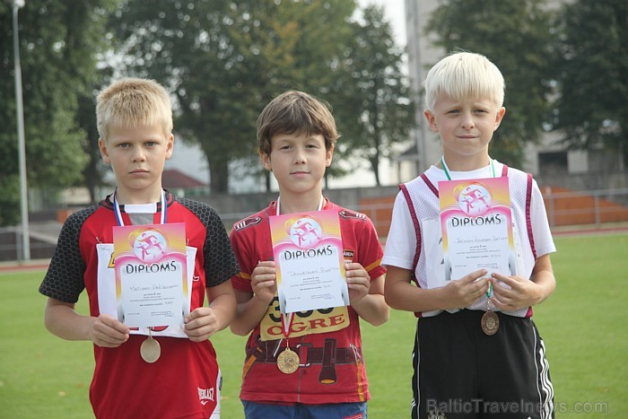 Ogres, Ikšķiles, Ķeguma, Lielvārdes novadu skolu vieglatlētikas sacensības 19.09.2012 - uzvarētāji. Foto sponsors: www.latvijascentrs.lv 82375