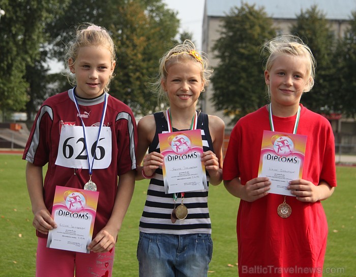 Ogres, Ikšķiles, Ķeguma, Lielvārdes novadu skolu vieglatlētikas sacensības 19.09.2012 - uzvarētāji. Foto sponsors: www.latvijascentrs.lv 82383