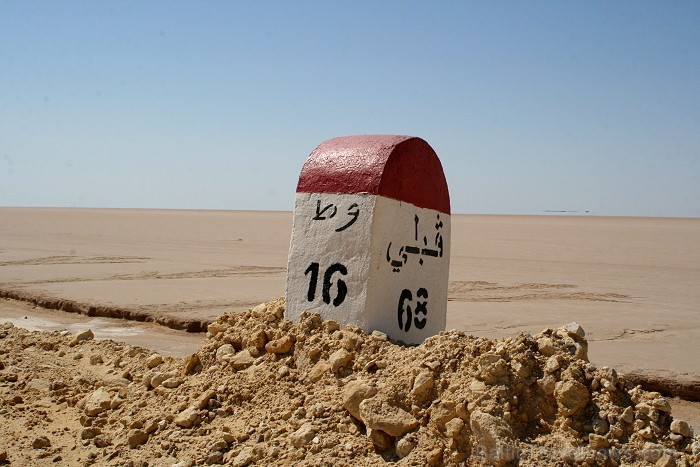 Sālsezers Chott el Jerid atrodas Tunisijā. Kādreiz šeit bija ezers, kurš lietu trūkuma dēļ izžuva 82635