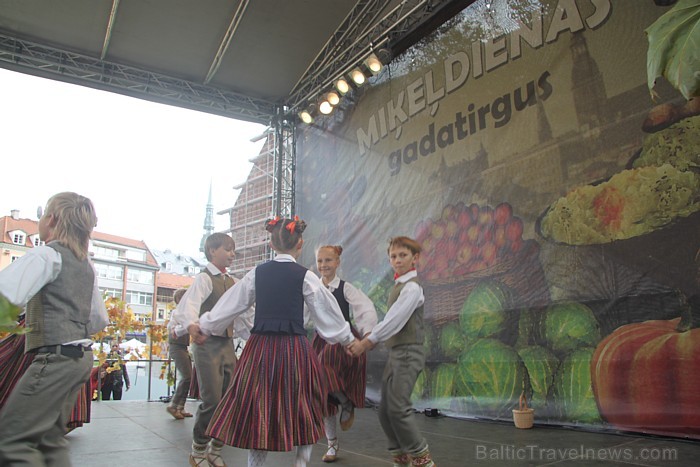 Miķeļdienas tirgus Doma laukumā, Rīgā. Foto sponsors: www.gutenbergs.eu 82748