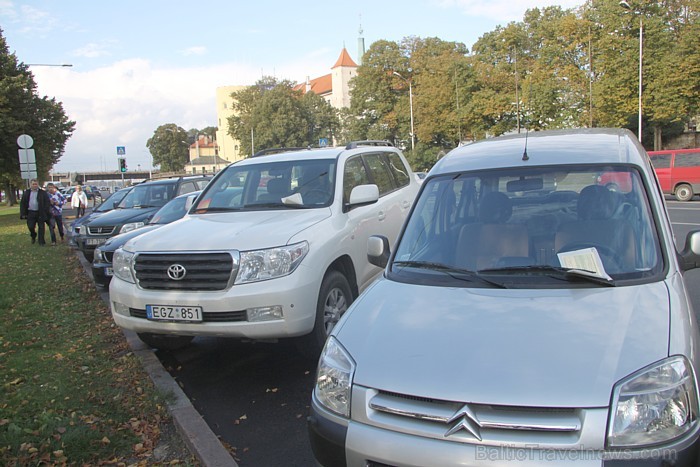 Rīgas dome bija parūpējusies par Doma laukumu, taču par pilsētas viesiem un lauciniekiem, kuri meklēja brīvas autostāvvietas 11.Novembra krastmalā...  82776