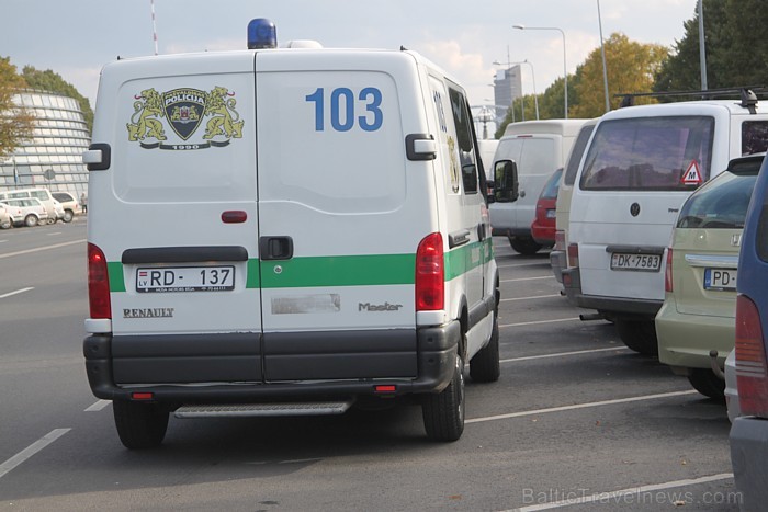 Rīgas pašvaldības policija nemaz necentās palīdzēt vai pabrīdināt pilsētas viesus, kuri nepareizi novietoja savas automašīnas Miķeļdienas tirgus tuvum 82777