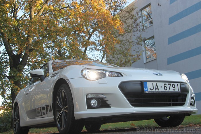 Divas dienas Travelnews.lv redakcijas rīcībā bija sportiskais Subaru BRZ Sport un tika izbraukti vairāki simti kilometru pa Latvijas ceļiem. Foto spon 83121