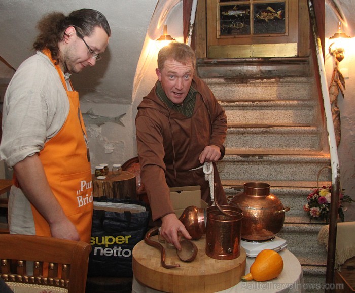 Latviešu tradicionālo ēdienu restorāns «Taverna» pie Pulvertorņa piedāvā izbaudīt īstus latgaliešu vakarus. Foto sponsors: www.latvianfood.lv 83337