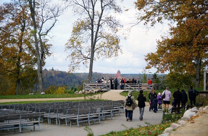 Sigulda joprojām ir nemainīga rudens klasika, par kuru interese nav mazinājusies. Foto: www.tourism.sigulda.lv 83436