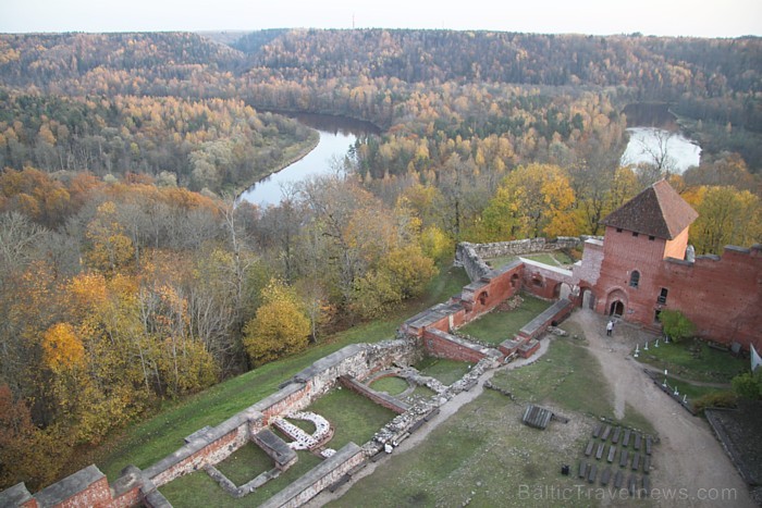 Rudens «zelts» izkrāšņo Turaidas muzejrezervātu. Foto sponsors: www.tourism.sigulda.lv 83640