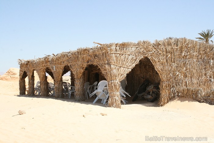 Vēja darinātās smilšu klintis Dbebcha ciemā (Tunisijā) 83739