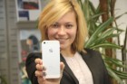 Jaunais iPhone5 ļoti piestāv Gerdai Ponomarjovai un viņa priecājas, ka seko www.Fb.com/Travelnews.lv un piedalās konkursos 2