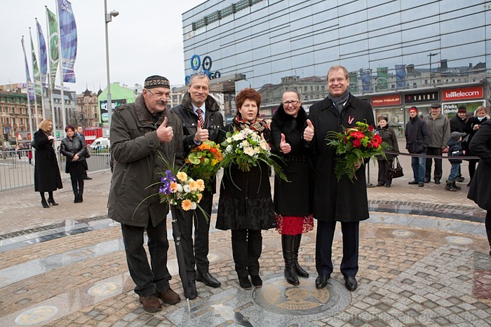 Pie tirdzniecības centra «Origo» 14.11.2012 atklāj Saules pulksteni. Foto: Lauma Kalniņa 84872