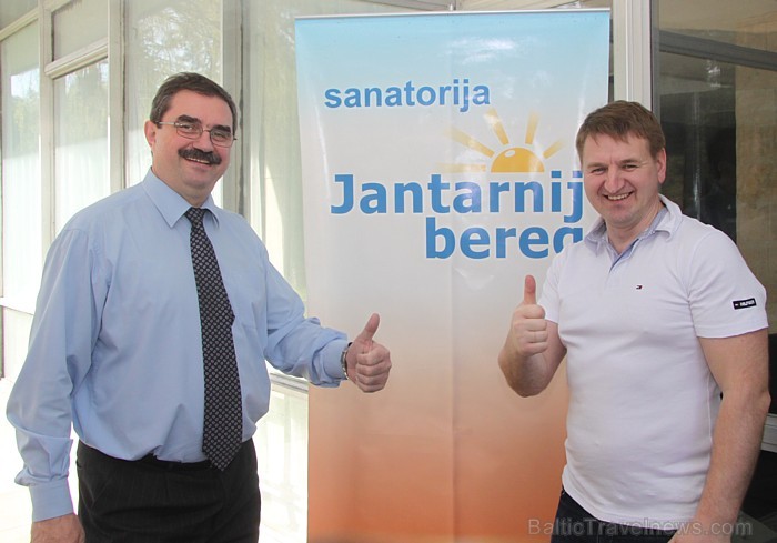 Sanatorijas «Jantarnij bereg» direktors Viktors Daņilohs un «BalticTravelnews.com» direktors Aivars Mackevičs 85428