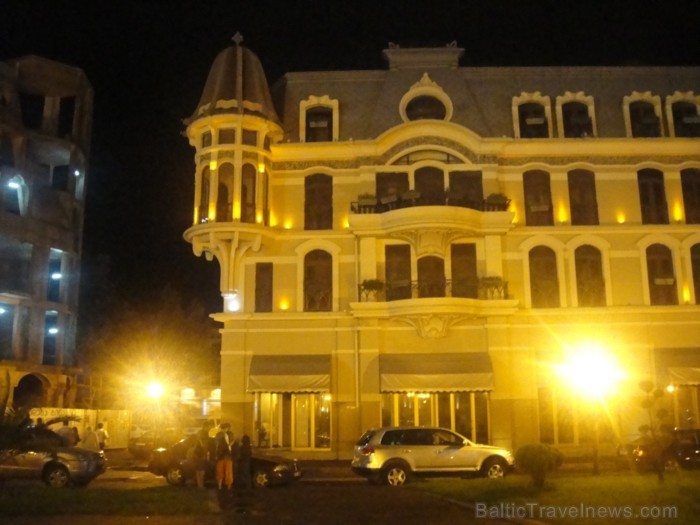 Greznā Batumi naktī... Foto: www.remirotravel.lv 85436