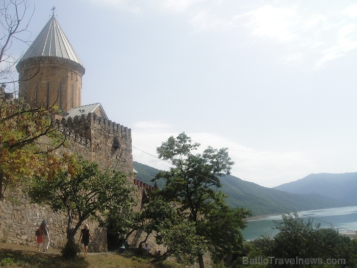 Ananuri klosteris Kaukāza kara ceļa malā... Foto: www.remirotravel.lv 85448