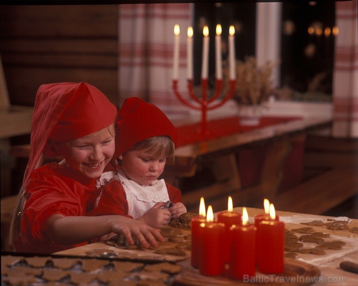Bērnus Somijā apciemo Ziemassvētku vecītis Joulupukke, kas tulkojumā nozīmē Ziemassvētku āzis. Foto: www.visitfinland.com 85861