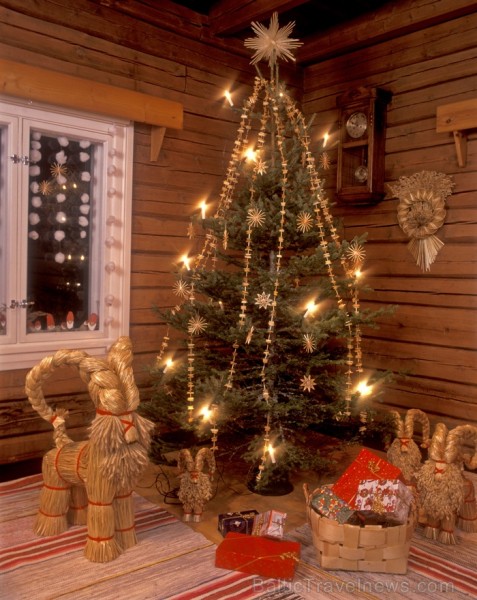 Bērnus Somijā apciemo Ziemassvētku vecītis Joulupukke, kas tulkojumā nozīmē Ziemassvētku āzis. Foto: www.visitfinland.com 85862
