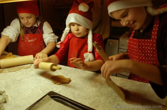 Bērnus Somijā apciemo Ziemassvētku vecītis Joulupukke, kas tulkojumā nozīmē Ziemassvētku āzis. Foto: www.visitfinland.com 85864