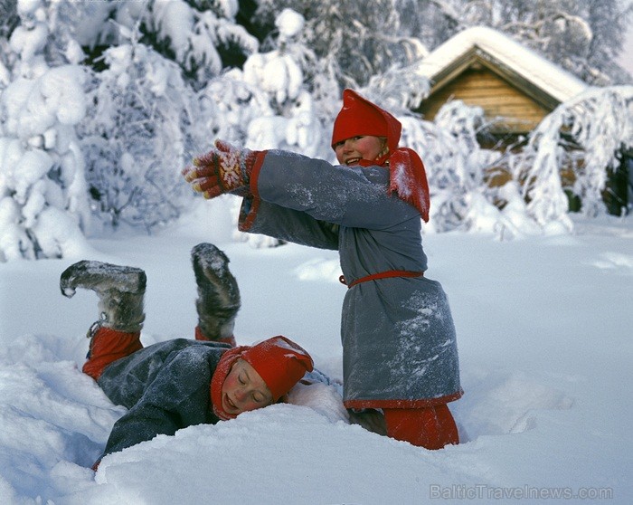 Bērnus Somijā apciemo Ziemassvētku vecītis Joulupukke, kas tulkojumā nozīmē Ziemassvētku āzis. Foto: www.visitfinland.com 85870