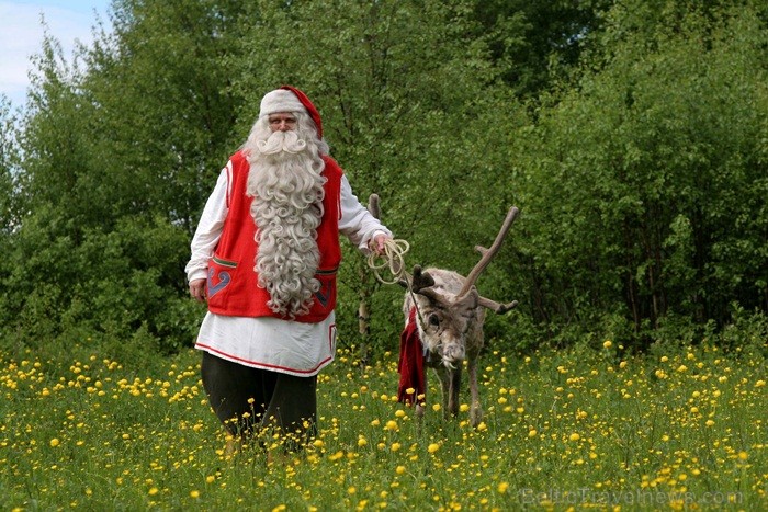 Bērnus Somijā apciemo Ziemassvētku vecītis Joulupukke, kas tulkojumā nozīmē Ziemassvētku āzis. Foto: www.visitfinland.com 85884