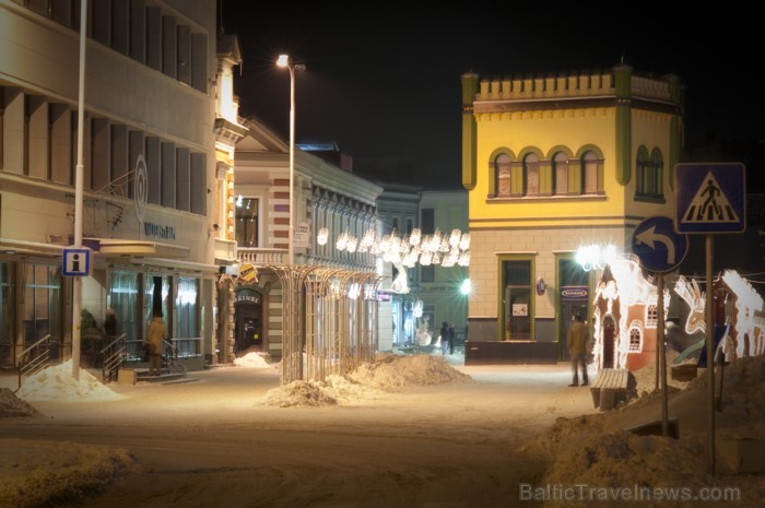 Liepāja šogad pārsteidz īpaši, pilsētā var atrast gan milzu piparkūkas un adventes vainagu, gan svētku tramvaju, kā arī iedzīvotāji un viesi tiek aici 86495