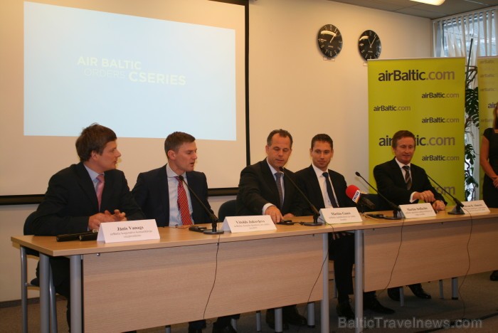 Preses konferencē par lidmašīnu iegādi piedalījās airBaltic korporatīvo komunikāciju viceprezidents, finanšu direktors, izpilddirektors, operatīvās va 86562