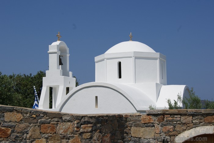 Krēta ir otra lielākā sala Vidusjūrā un lielākā sala Grieķijā. Tā katru gadu piesaista tūkstošiem tūristu un apbur gandrīz katru tās viesi. 87015