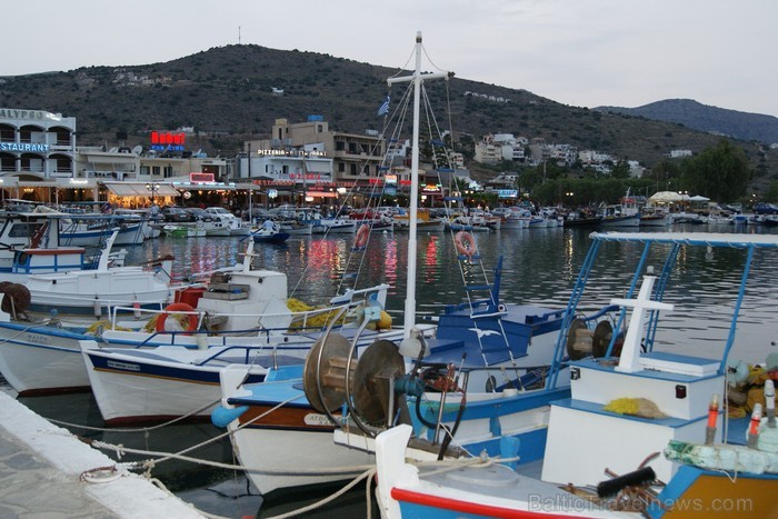 Krēta ir otra lielākā sala Vidusjūrā un lielākā sala Grieķijā. Tā katru gadu piesaista tūkstošiem tūristu un apbur gandrīz katru tās viesi. 87016